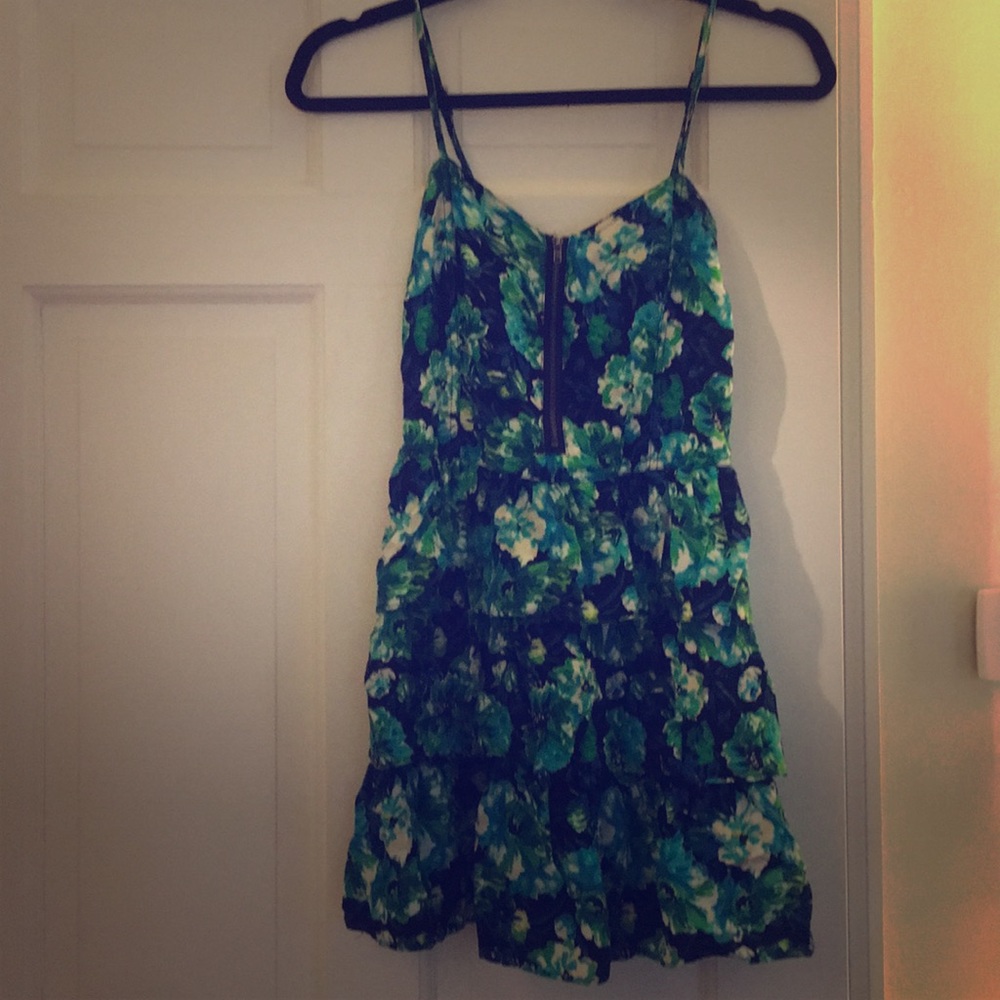 Dress w zip detail